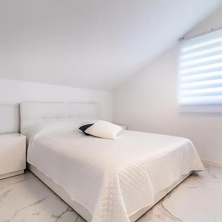 Luxury Queens Lägenhet Dramalj