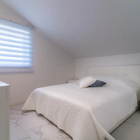 Luxury Queens Lägenhet Dramalj